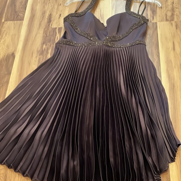 Evening gown by Laundry by Shelli Segal - Picture 6 of 13